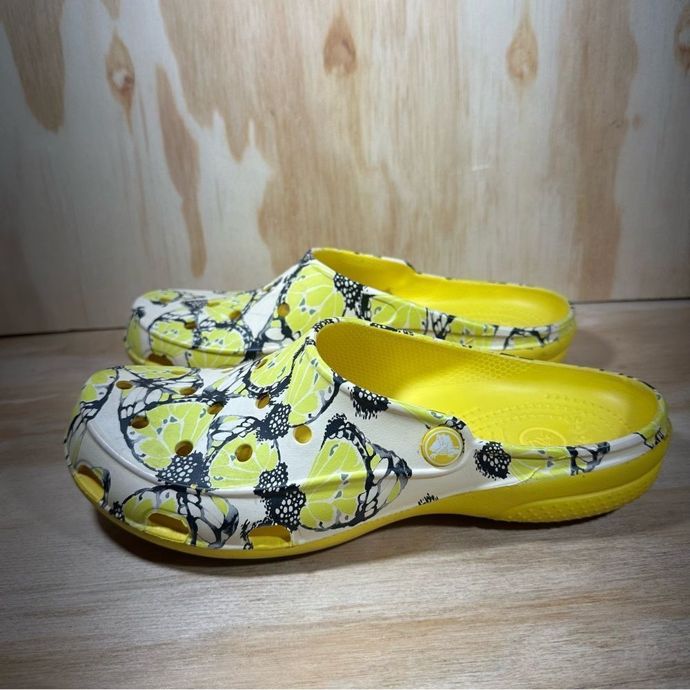 Crocs Vera Bradley Yellow and Black Butterfly Clogs Women’s Size 9